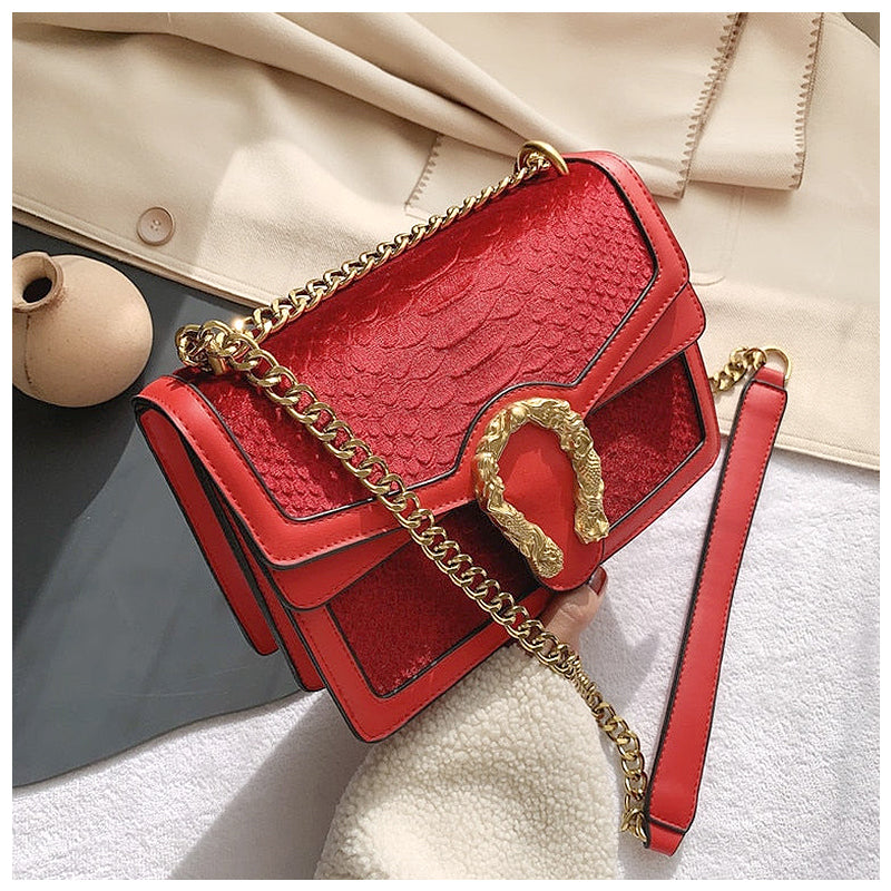 NOUVEAU RICHE Stilvolle Crossbody Bag Aus 100 Prozent Hochwertigem Veganem Leder Mit Weichem Innenfutter Und Goldfarbenen Details