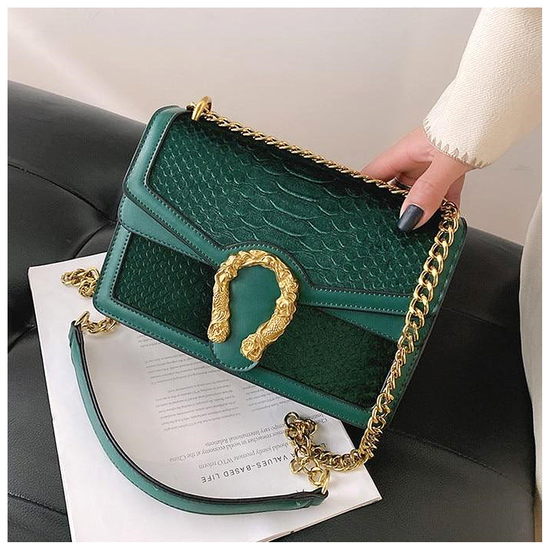 NOUVEAU RICHE Stilvolle Crossbody Bag Aus 100 Prozent Hochwertigem Veganem Leder Mit Weichem Innenfutter Und Goldfarbenen Details