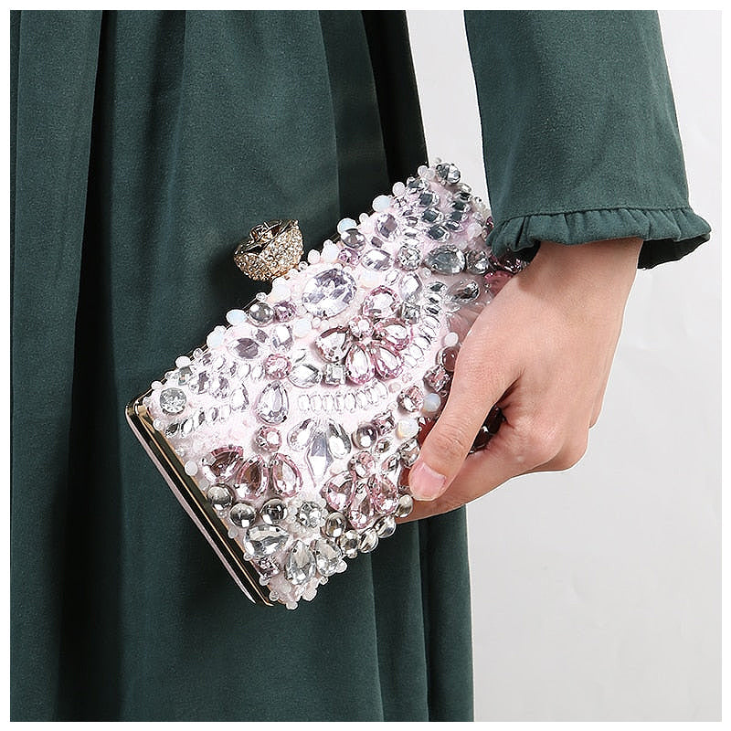 NOUVEAU RICHE Hochwertige Vegane Leder Clutch Mit Weichem Innenfutter Und Goldfarbenen Metallteilen Für Stylische Anlässe 19 cm X 16 cm