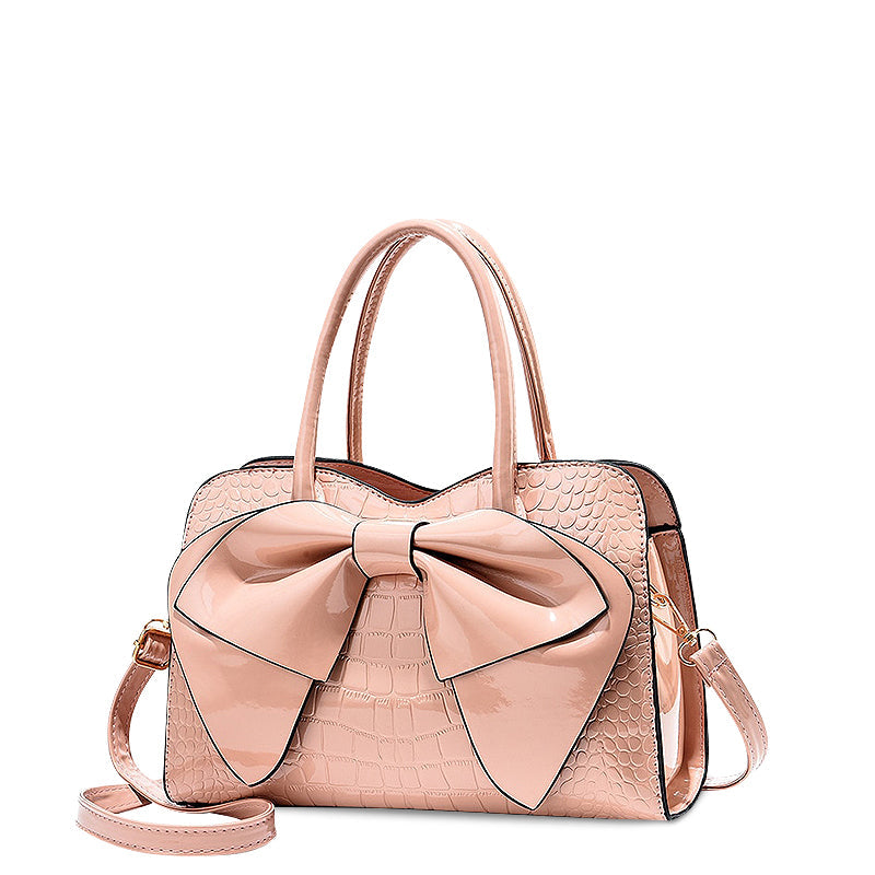 NOUVEAU RICHE Elegante Handtasche Aus Hochwertigem Veganem Leder Mit Weichem Innenfutter Und Goldfarbenen Metallen Rosa