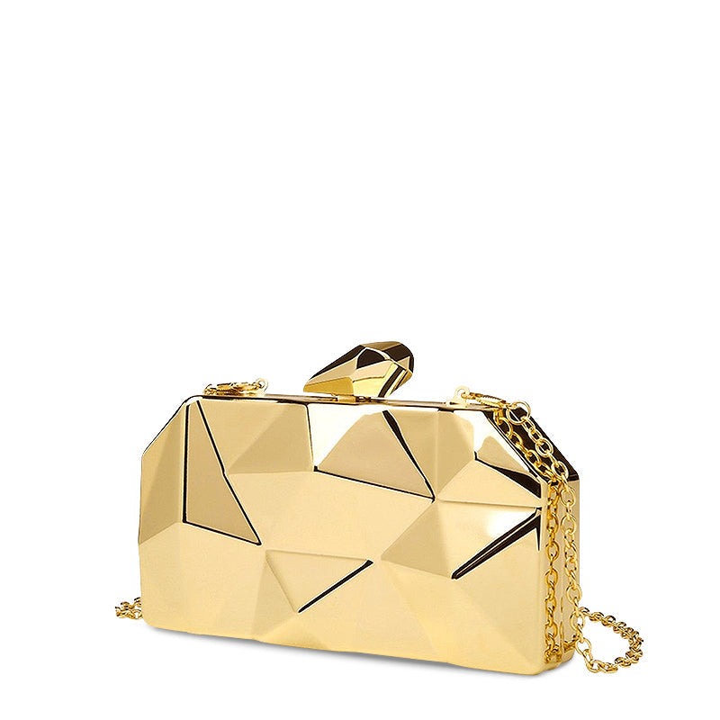 NOUVEAU RICHE Vegan Leder Clutch Tasche Mit Goldfarbenen Metallteilen Und Weichem Innenfutter In 17 Zentimeter Breite Und 10 Zentimeter Höhe Gold