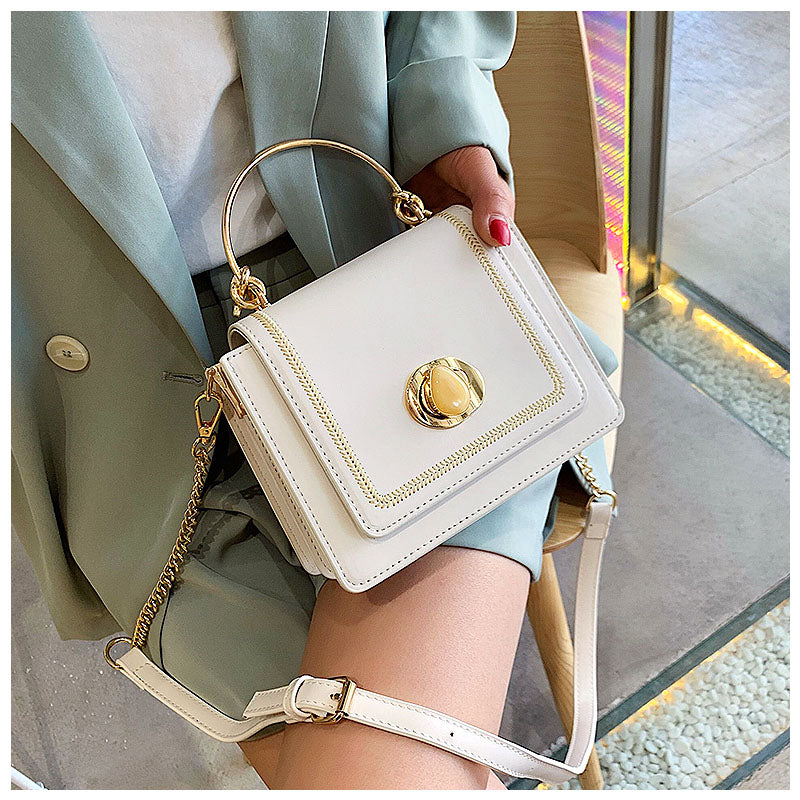 NOUVEAU RICHE Elegante Handtasche Aus Hochwertigem Veganem Leder Mit Weichem Innenfutter Und Goldfarbenen Metallteilen
