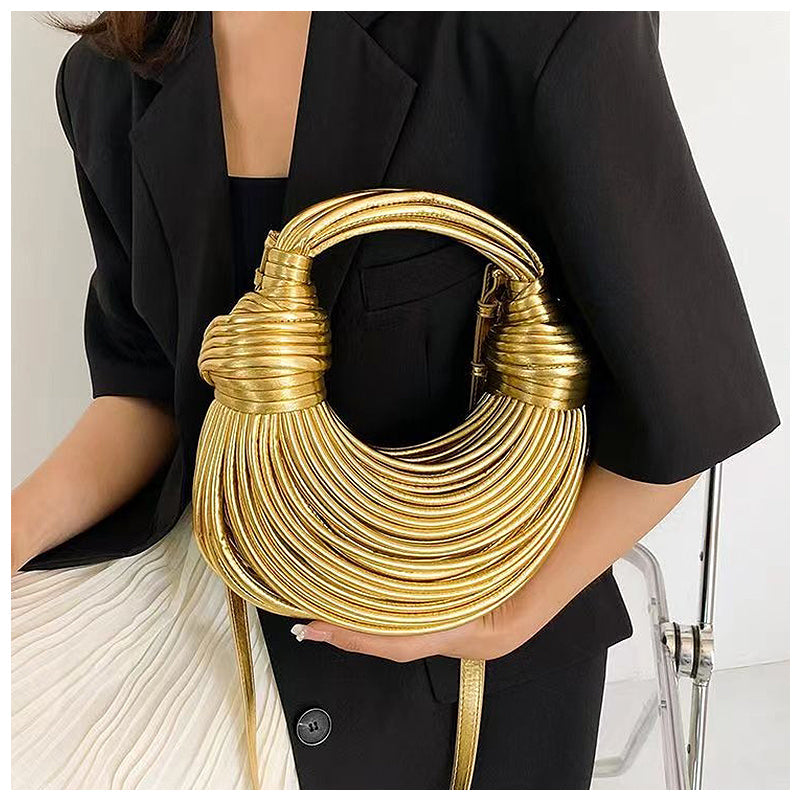 NOUVEAU RICHE Stylische Handtasche Aus Hochwertigem Veganem Leder Mit Goldfarbenen Metallteilen 25 cm X 10 Zoll Ideal Für Jedes Outfit