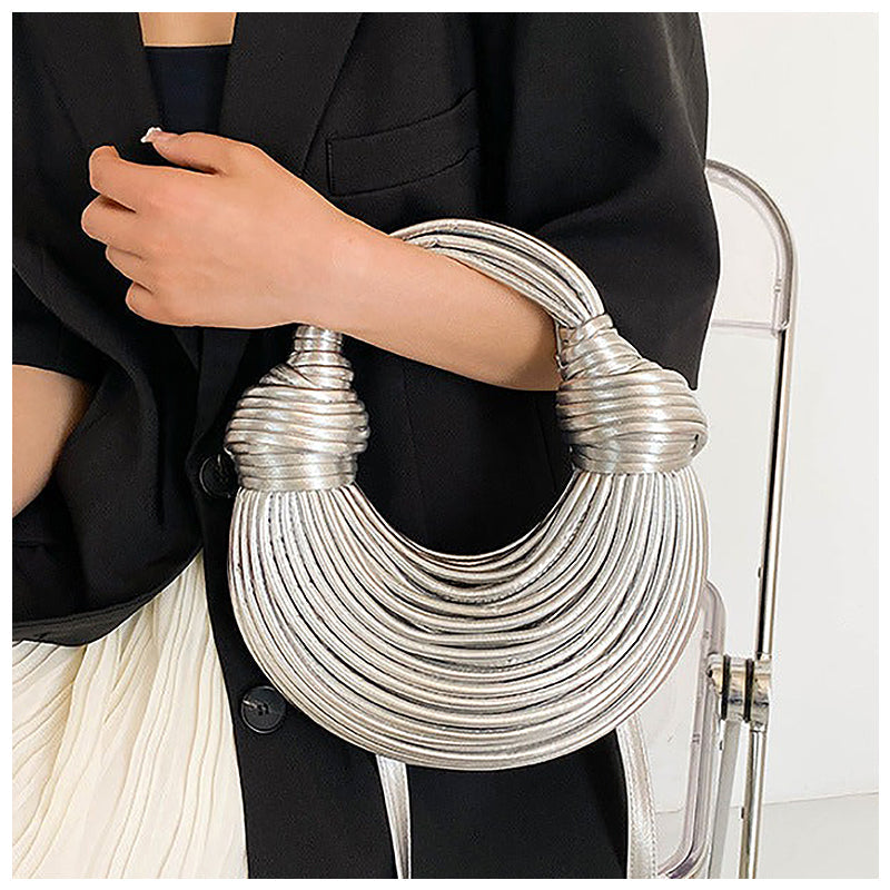 NOUVEAU RICHE Stylische Handtasche Aus Hochwertigem Veganem Leder Mit Goldfarbenen Metallteilen 25 cm X 10 Zoll Ideal Für Jedes Outfit