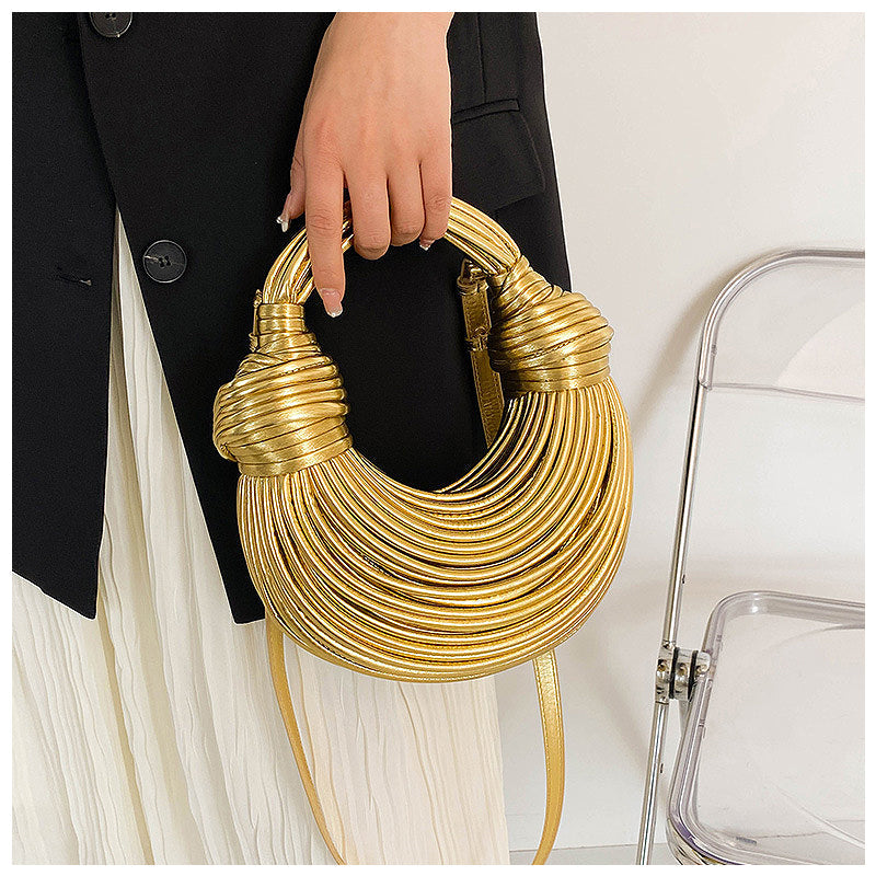NOUVEAU RICHE Stylische Handtasche Aus Hochwertigem Veganem Leder Mit Goldfarbenen Metallteilen 25 cm X 10 Zoll Ideal Für Jedes Outfit
