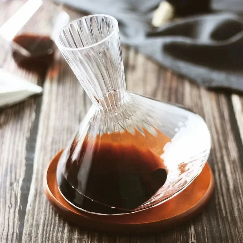 NOUVEAU RICHE Drehbarer Glasdekanter Aus Kristallglas 1 Liter 360°-Drehfunktion