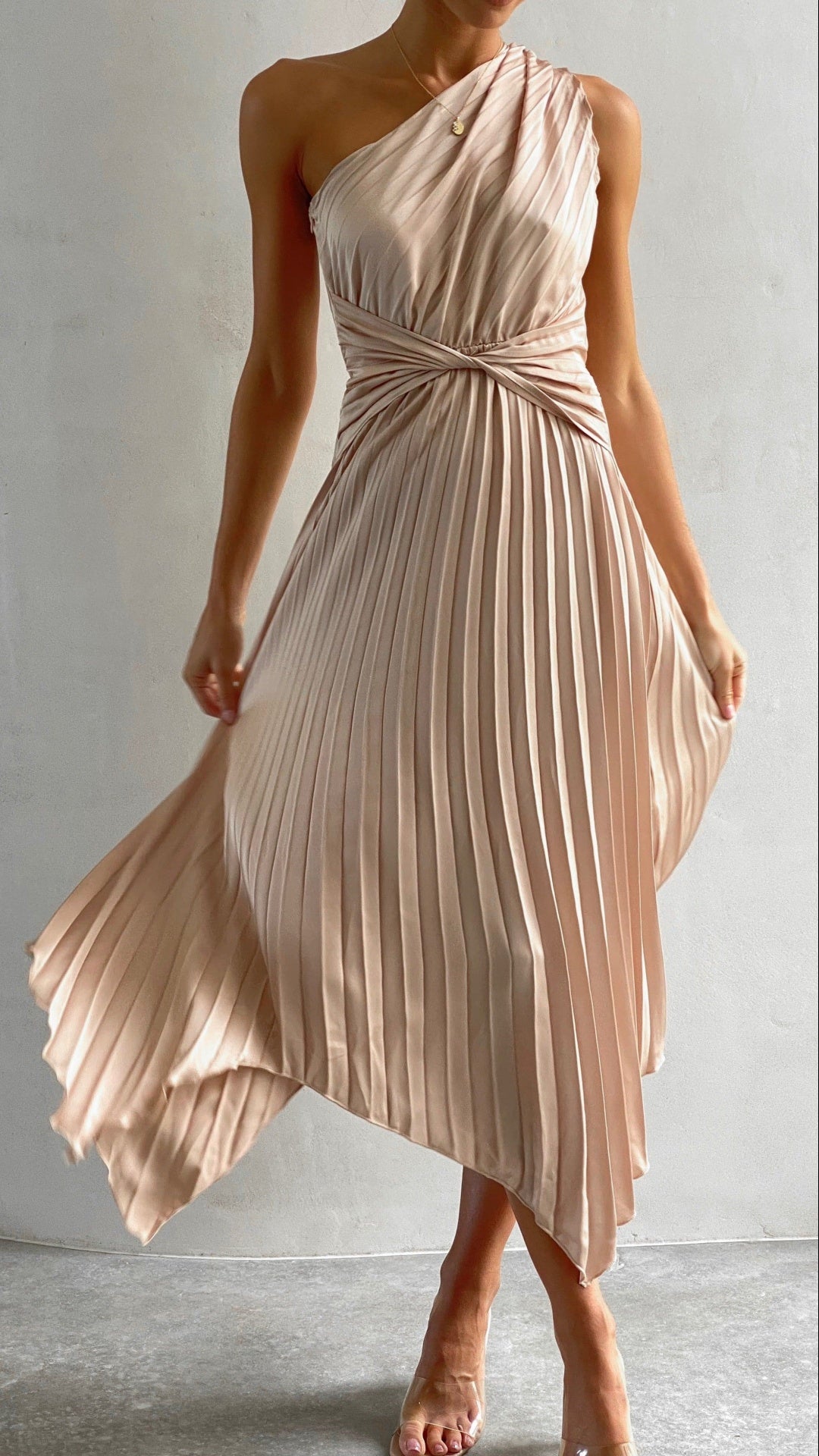 NOUVEAU RICHE Einschulter Midi Kleid Mit Falten Und Taillendesign Rock