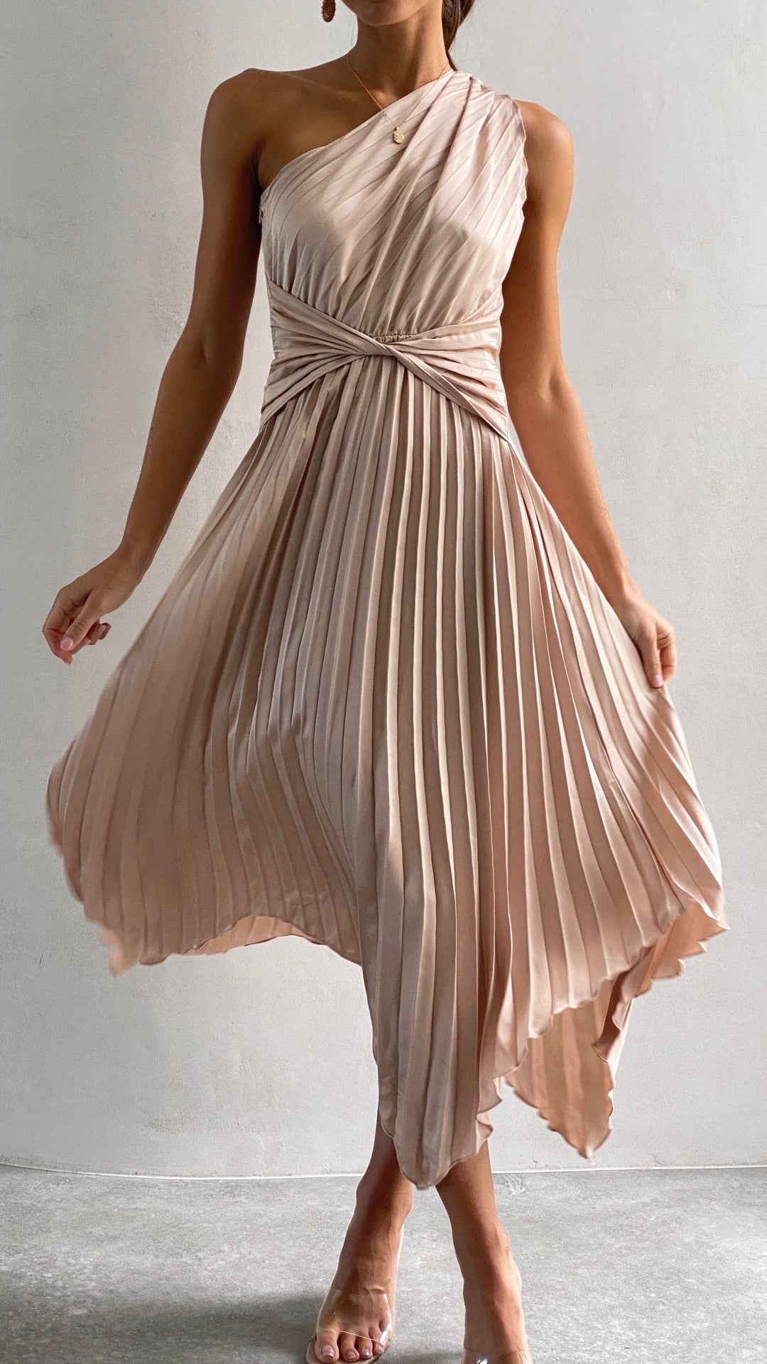 NOUVEAU RICHE Einschulter Midi Kleid Mit Falten Und Taillendesign Rock