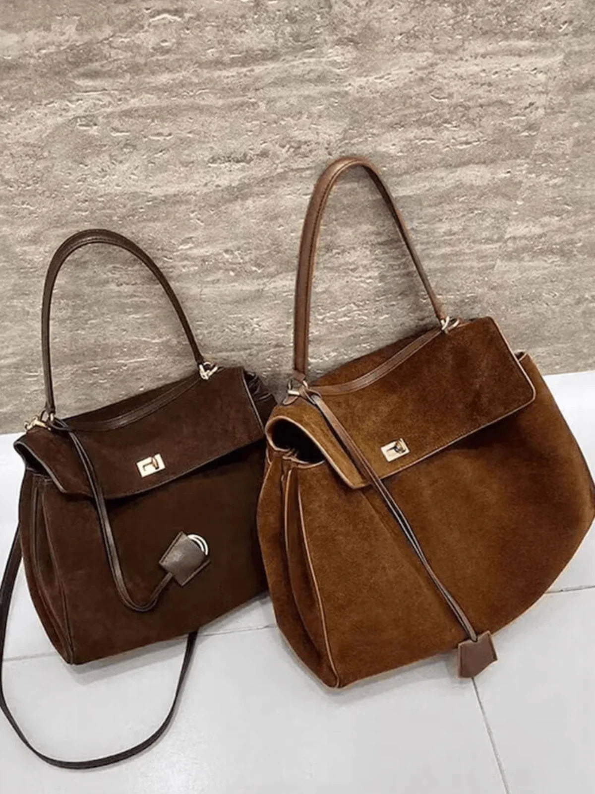 NOUVEAU RICHE Elegante Wildledertasche Mit Tragegriff Oben Und Drehverschluss Für Frauen Ideal Für Alltag Und Besondere Anlässe
