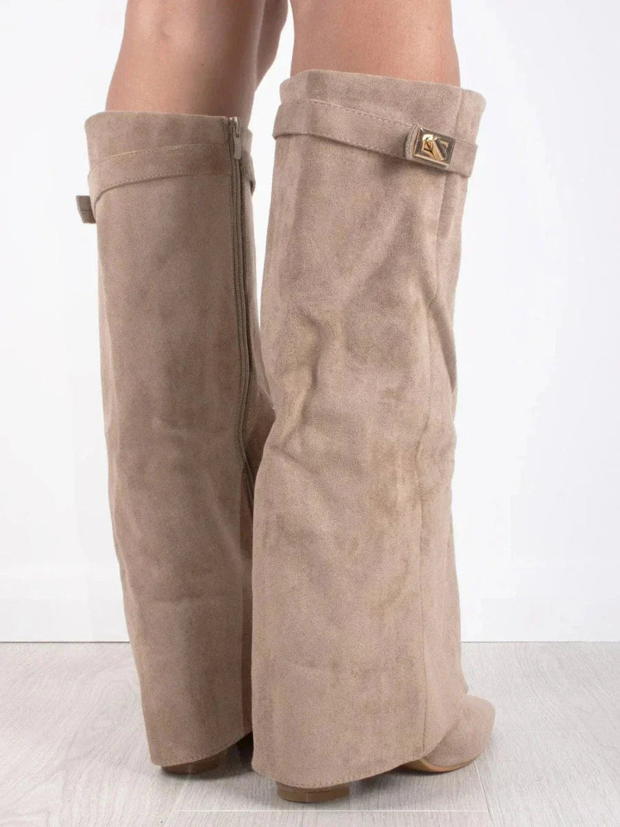 NOUVEAU RICHE Hohe Stiefel Mit Patte Und Überschlag Blockabsatz Aus Leder