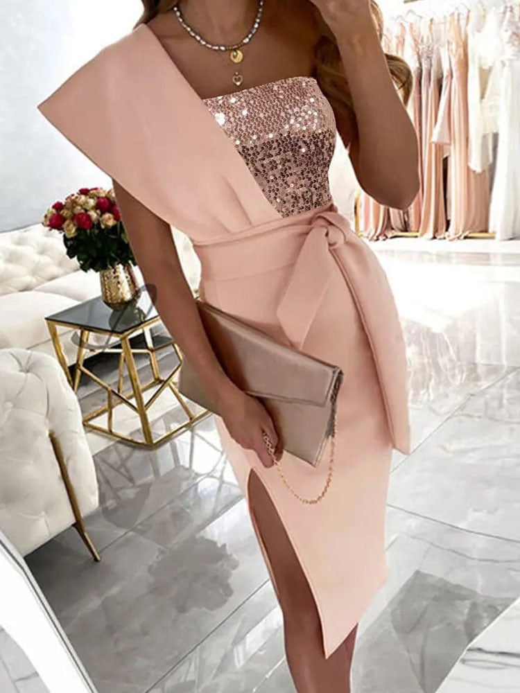 NOUVEAU RICHE Elegantes One-Shoulder Abendkleid mit Schlitz für Damen Perfekt für Besondere Anlässe Stilvolles Design für Glamouröse Auftritte Pink-Silber
