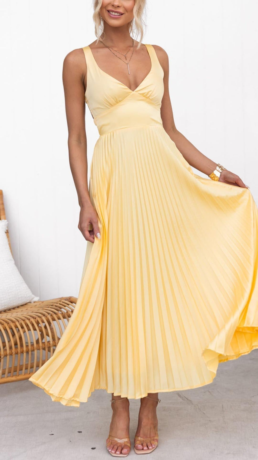 NOUVEAU RICHE Damen Plisseekleid – Sonnengelb & Ärmellos mit V-Ausschnitt Gelb