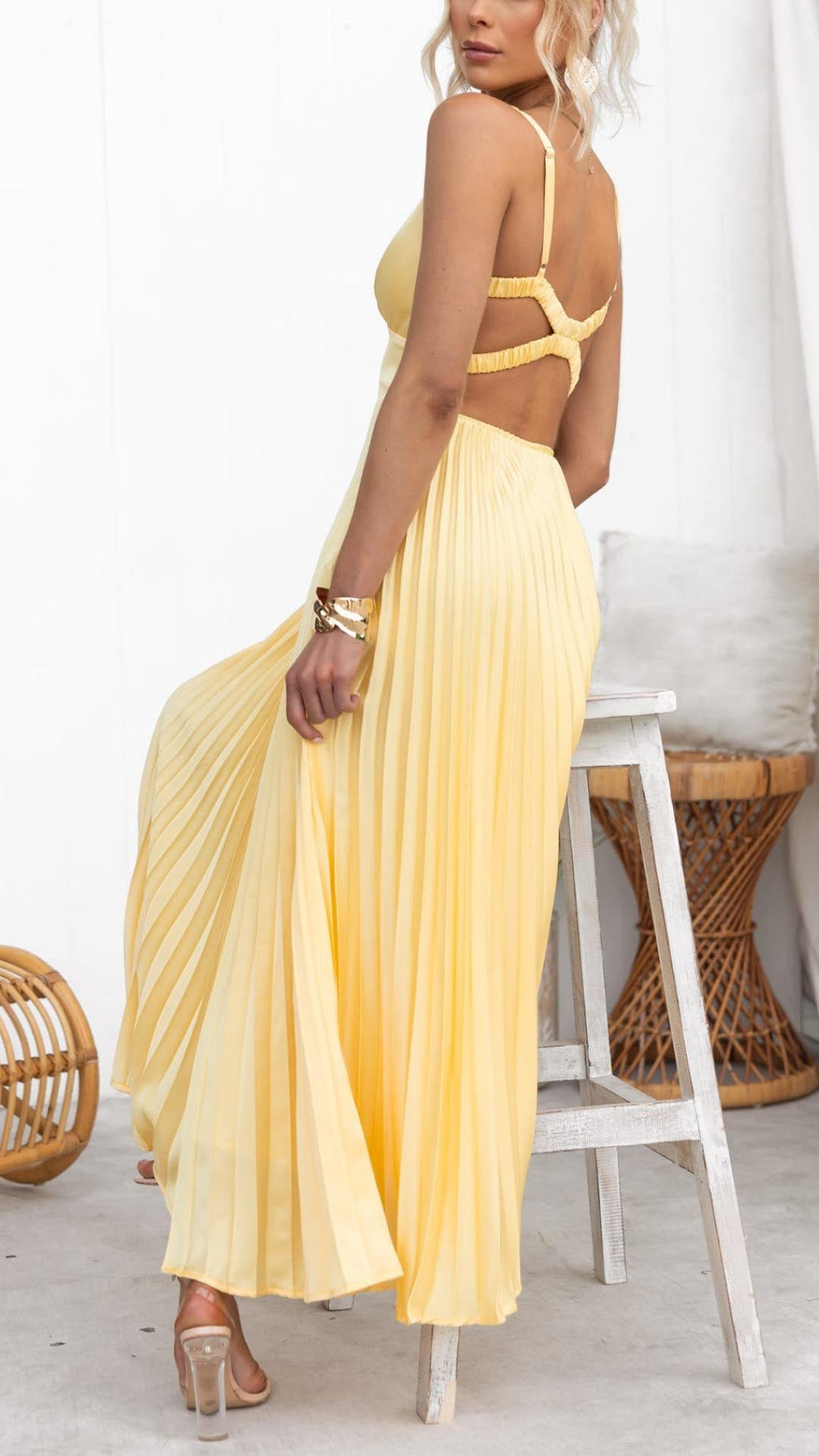 NOUVEAU RICHE Damen Plisseekleid – Sonnengelb & Ärmellos mit V-Ausschnitt