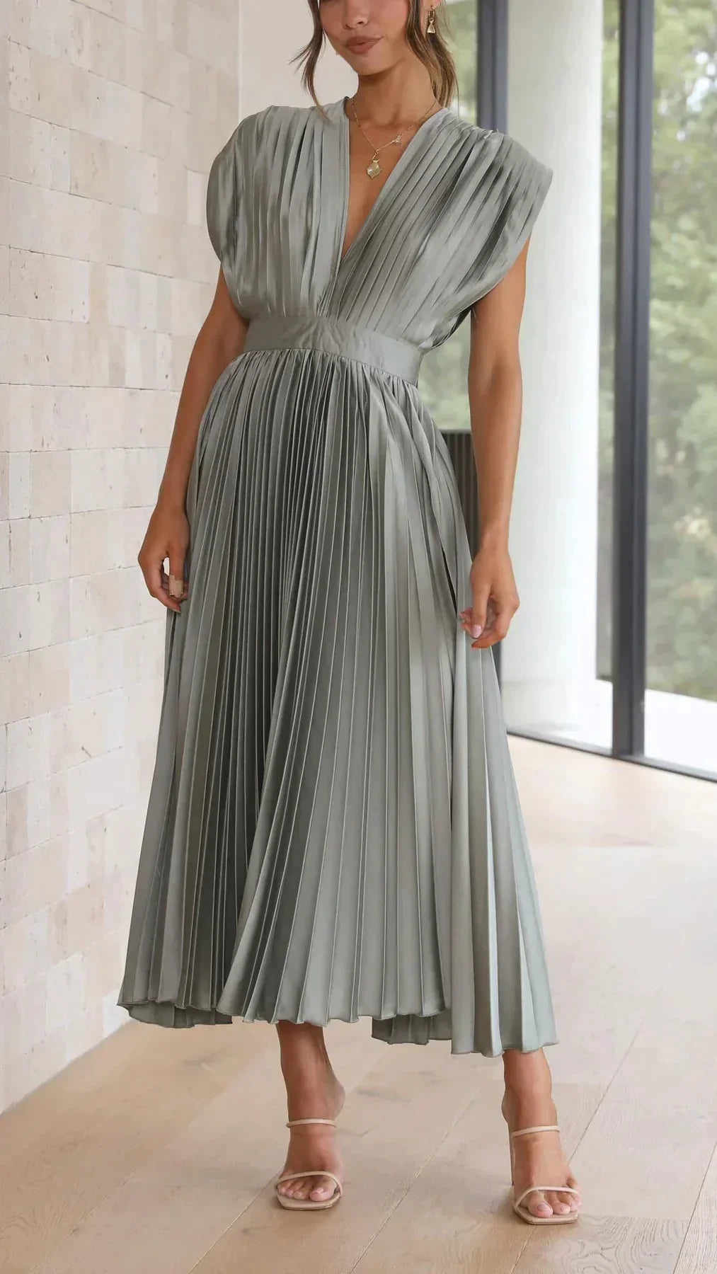 NOUVEAU RICHE Damen Abendkleid – Elegantes Plissee-Design & Fließender Schnitt Olivgrün