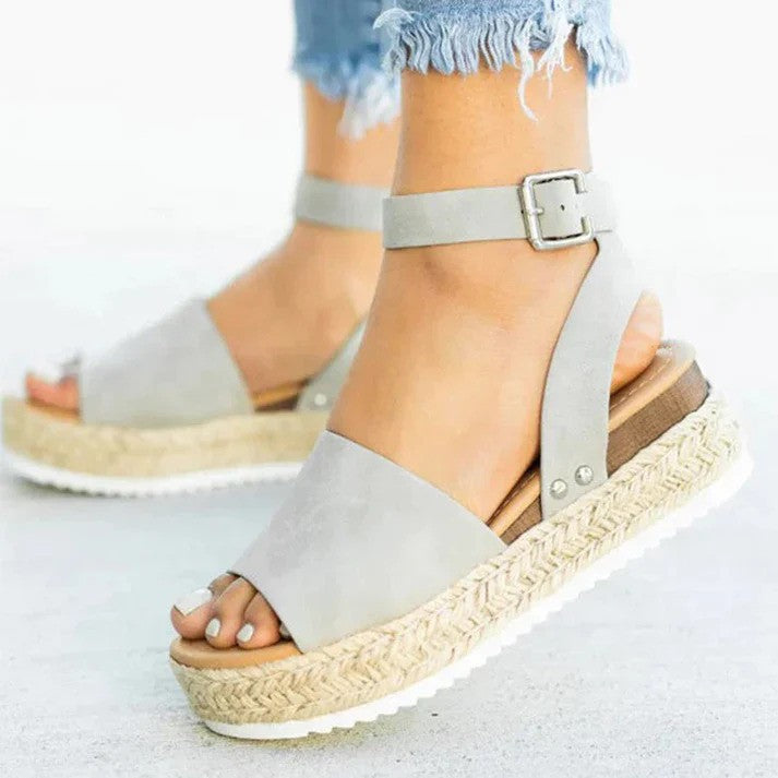 NOUVEAU RICHE Damen Sommersandalen – Elegant & Komfortabel für legere Anlässe Grau