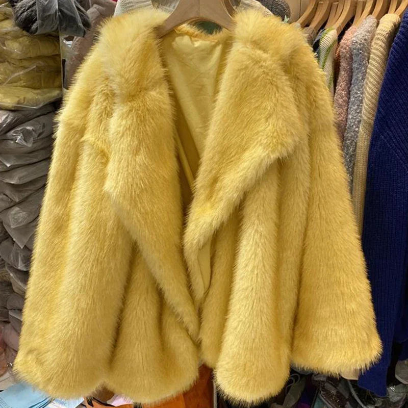 NOUVEAU RICHE Damen Pelzmantel Exklusiver Mit Urbanem Flair Plüschpelzmode Gelb