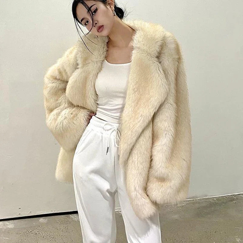 NOUVEAU RICHE Damen Pelzmantel Exklusiver Mit Urbanem Flair Plüschpelzmode Weiss