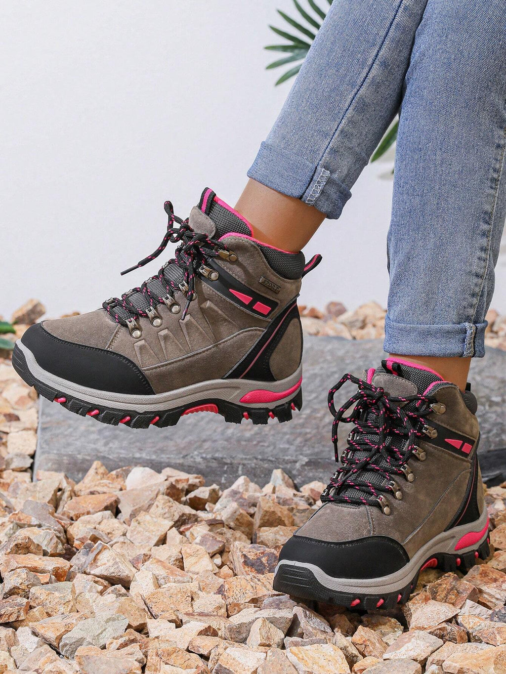 NOUVEAU RICHE Luna | Unisex Wanderschuh – Wetterfestes Design, Steilsicherer Grip & Langstrecken-Performance