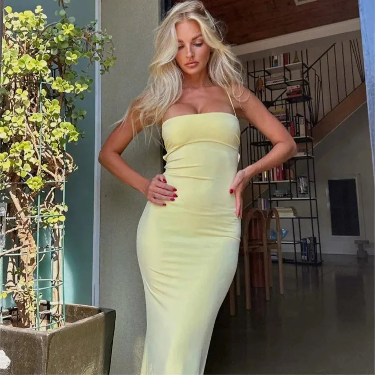 NOUVEAU RICHE Elegantes Figurbetontes Rückenfreies Maxikleid für Sommer