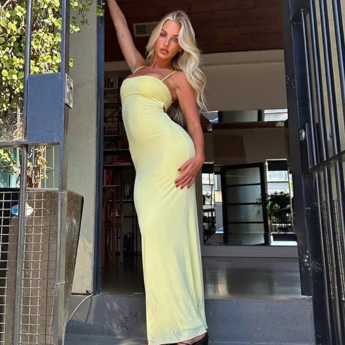 NOUVEAU RICHE Elegantes Figurbetontes Rückenfreies Maxikleid für Sommer