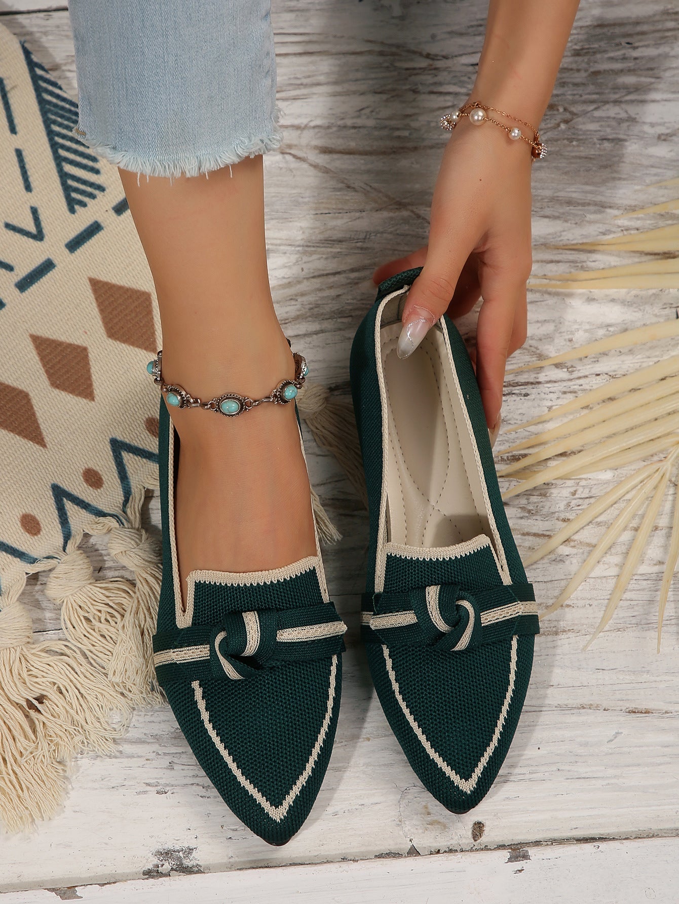 NOUVEAU RICHE Flache Damenschuhe Mit Spitz Zehenpartie Und Weichem Strick Slipper Mit Knotendetail Für Vielseitige Passform Elegante Damenmode Dunkelgrün