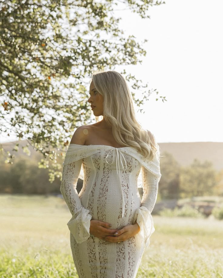 Fließendes Umstandskleid aus Spitze für Fotoshootings – schulterfreies Babybauchkleid 0
