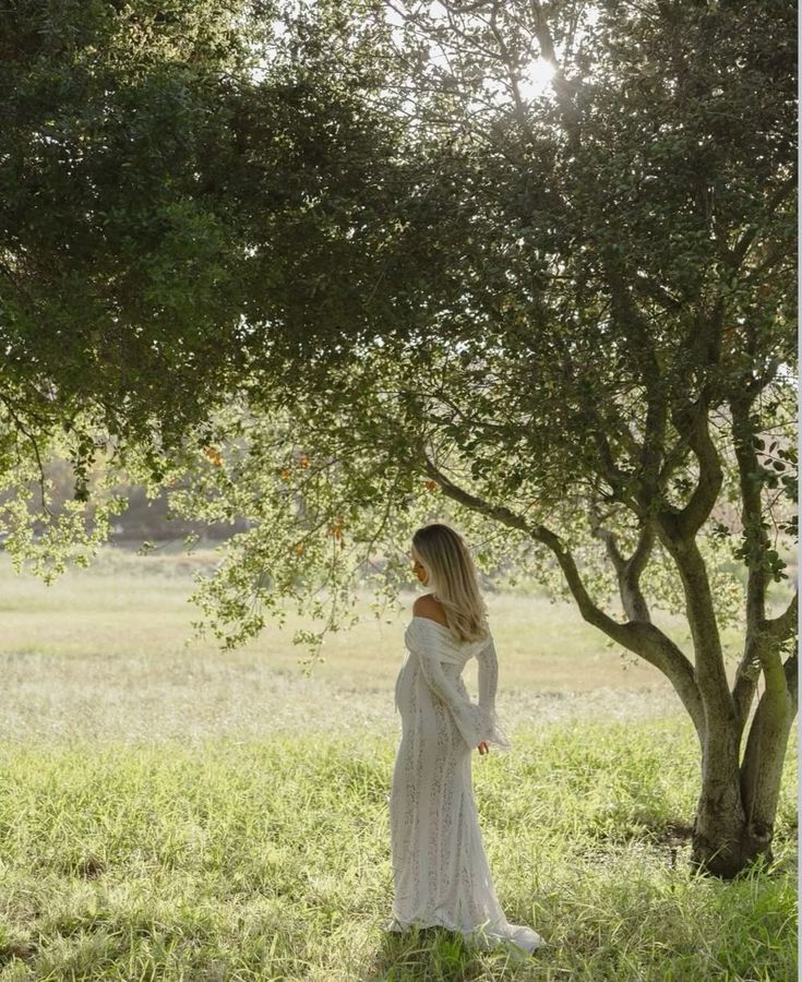 Fließendes Umstandskleid aus Spitze für Fotoshootings – schulterfreies Babybauchkleid 3