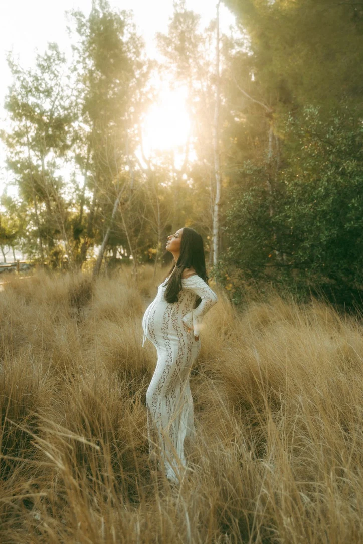 Fließendes Umstandskleid aus Spitze für Fotoshootings – schulterfreies Babybauchkleid 6