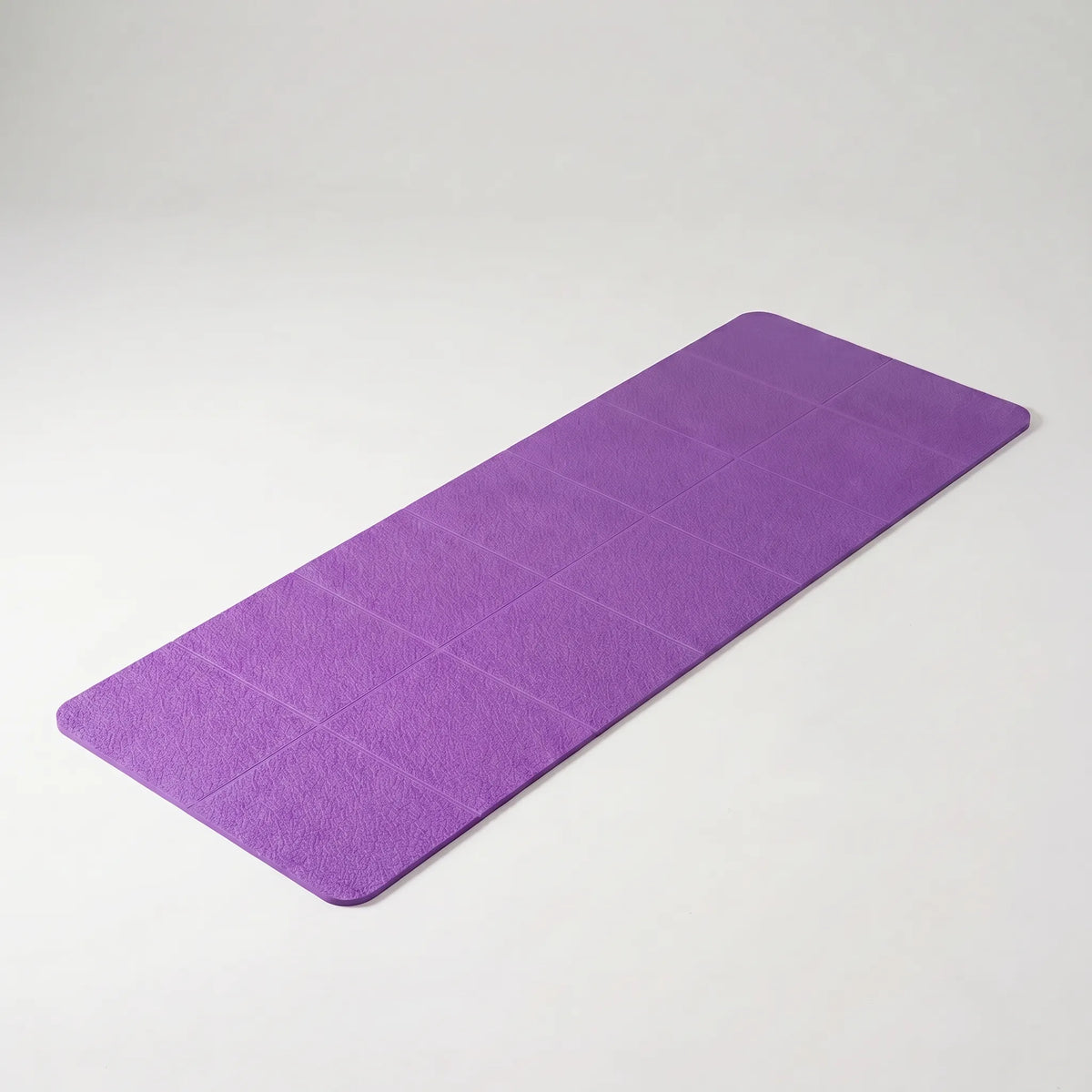 NOUVEAU RICHE Faltbare Reise Yogamatte – Leichte 4 mm TPE Sportmatte, 183 x 61 cm, nur 500 g, kompakt faltbar, rutschfest, 6 Farben Lila
