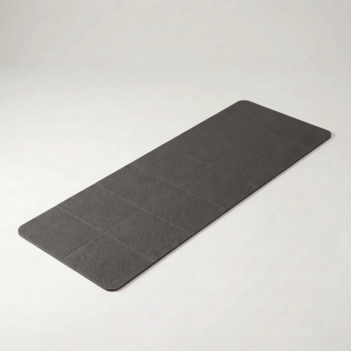 NOUVEAU RICHE Faltbare Reise Yogamatte – Leichte 4 mm TPE Sportmatte, 183 x 61 cm, nur 500 g, kompakt faltbar, rutschfest, 6 Farben Schwarz