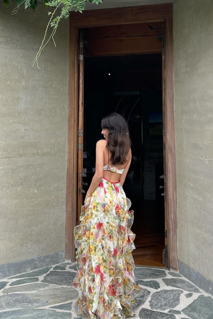 NOUVEAU RICHE Maxikleid mit Rüschen für Sommerveranstaltungen Elegantes Frauenkleid mit Verstellbaren Spaghettiträgern und Bezauberndem Design