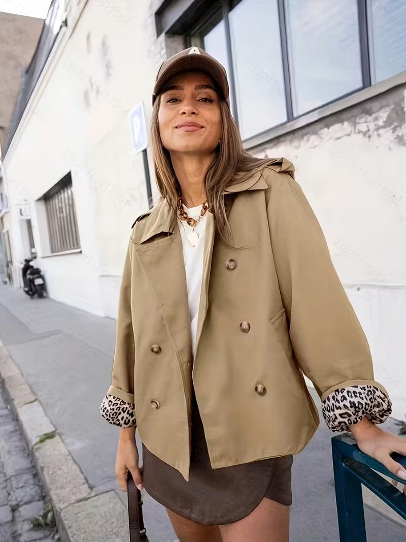 NOUVEAU RICHE Damen Trenchcoat Kurz – Knopfverschluss & Bedrucktes Futter Beige