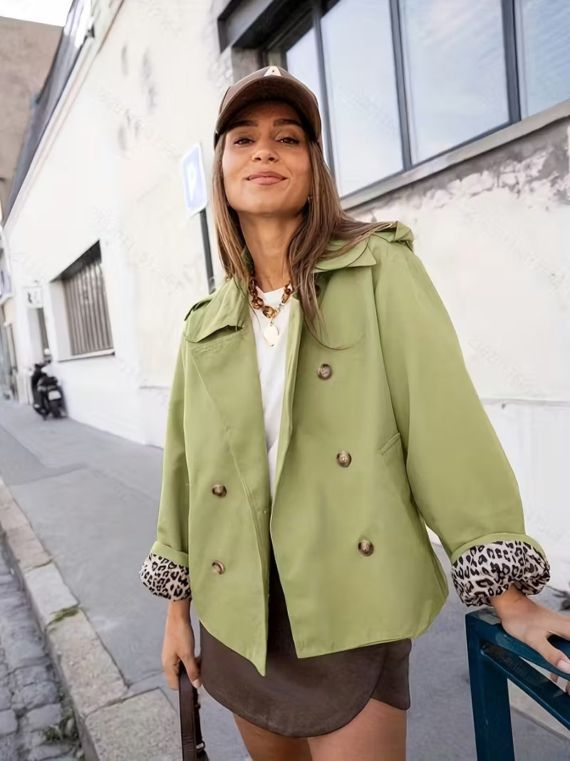 NOUVEAU RICHE Damen Trenchcoat Kurz – Knopfverschluss & Bedrucktes Futter Grün