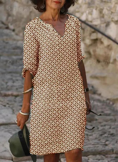 NOUVEAU RICHE Flora | Damen-Sommerkleid im Vintage-Stil mit Geteiltem Ausschnitt und 3/4-Ärmeln | Mini Braun