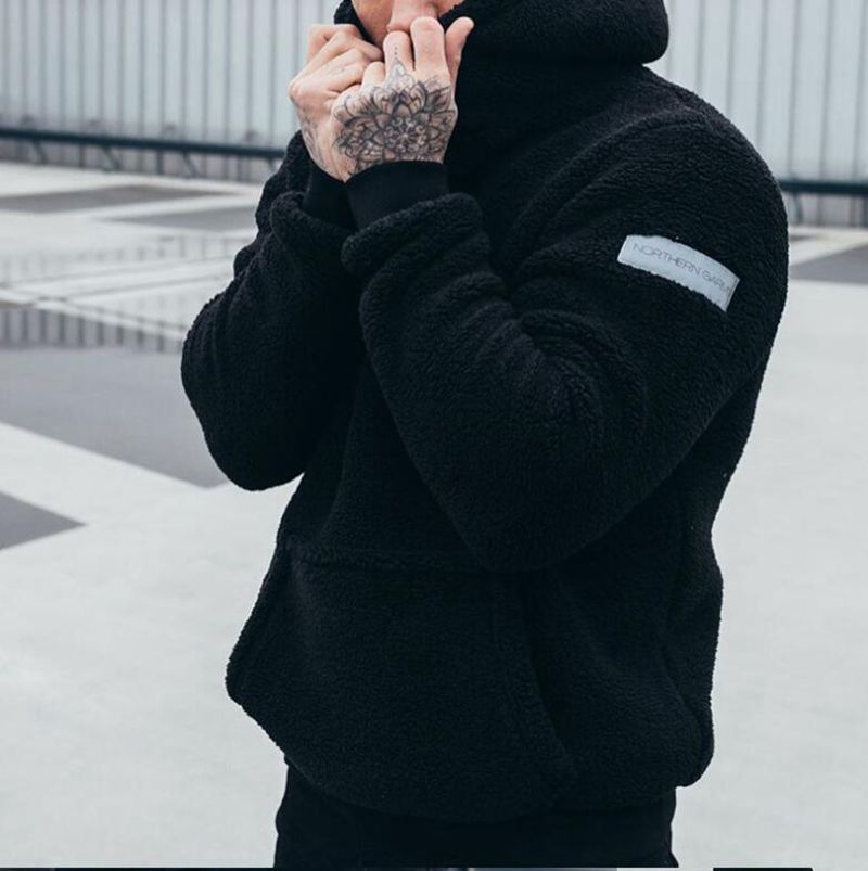 NOUVEAU RICHE Fleece Hoodie Für Herren Mit Kuscheligem Design Weich Und Bequem Ideal Zum Schichten Bei Kaltem Wetter Entspannte Passform Mit Kängurutasche Schwarz