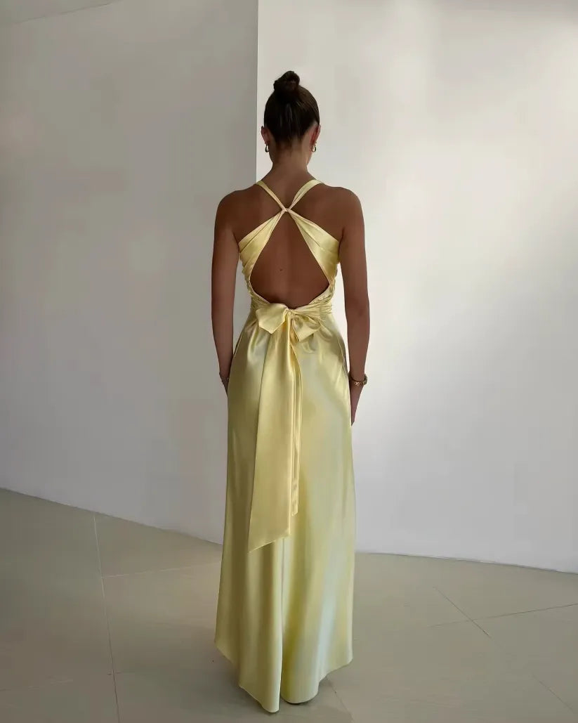 NOUVEAU RICHE Glänzendes Satin Kleid Mit Tiefem Ausschnitt Rückenschnüren