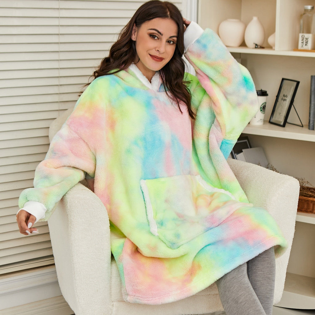 NOUVEAU RICHE Hoodie & Decke in Einem – Oversize Decke mit Ärmeln & Kapuze für Damen, Weicher Fleece mit Kängurutasche, 12 Farben – Luna