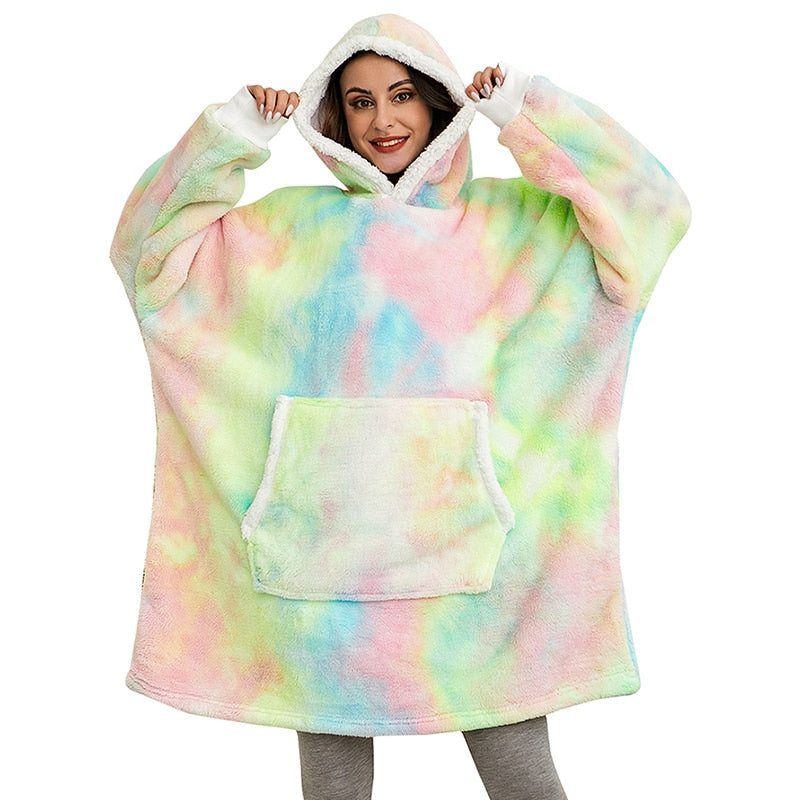 NOUVEAU RICHE Hoodie & Decke in Einem – Oversize Decke mit Ärmeln & Kapuze für Damen, Weicher Fleece mit Kängurutasche, 12 Farben – Luna