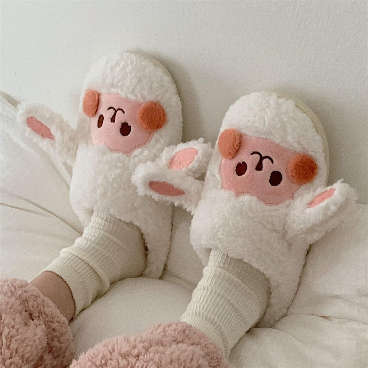 NOUVEAU RICHE Inspire | Flauschige Tier Hausschuhe für Damen & Herren - Süße & Warme Plüsch Puschen White sheep 42-43