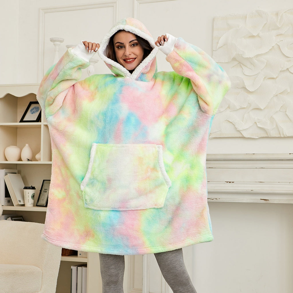NOUVEAU RICHE Hoodie & Decke in Einem – Oversize Decke mit Ärmeln & Kapuze für Damen, Weicher Fleece mit Kängurutasche, 12 Farben – Luna Gewaschener Regenbogen