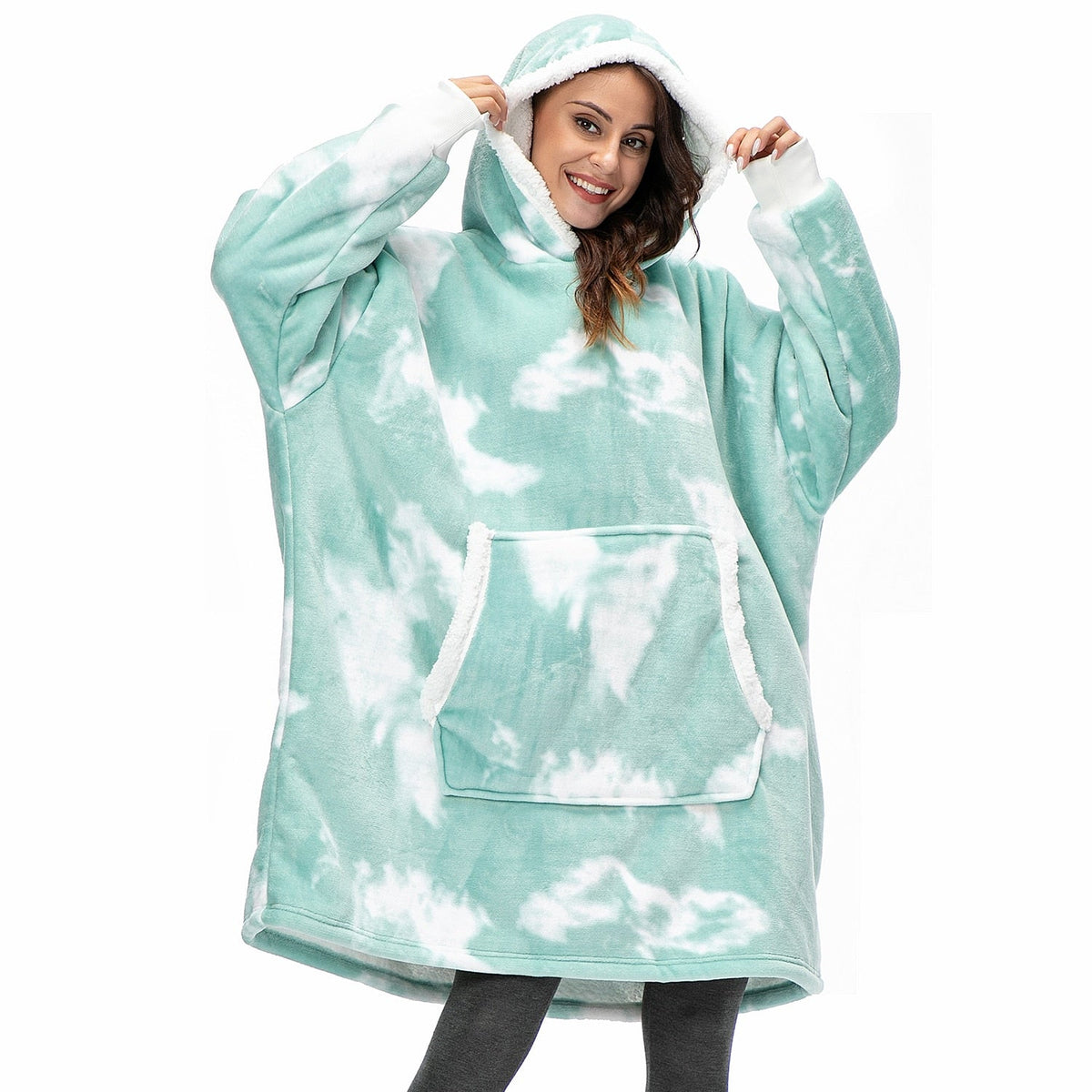 NOUVEAU RICHE Hoodie & Decke in Einem – Oversize Decke mit Ärmeln & Kapuze für Damen, Weicher Fleece mit Kängurutasche, 12 Farben – Luna