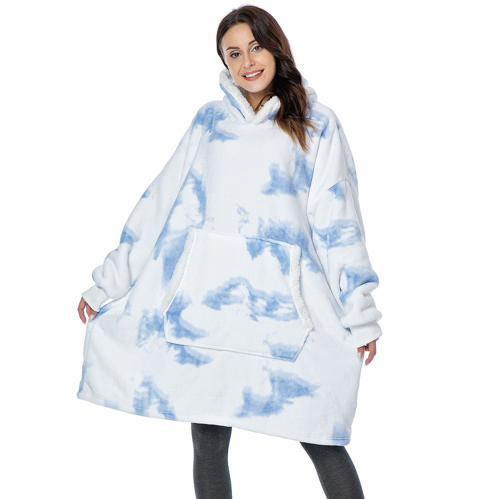 NOUVEAU RICHE Hoodie & Decke in Einem – Oversize Decke mit Ärmeln & Kapuze für Damen, Weicher Fleece mit Kängurutasche, 12 Farben – Luna