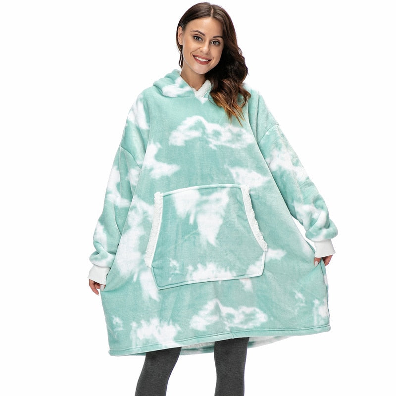 NOUVEAU RICHE Hoodie & Decke in Einem – Oversize Decke mit Ärmeln & Kapuze für Damen, Weicher Fleece mit Kängurutasche, 12 Farben – Luna