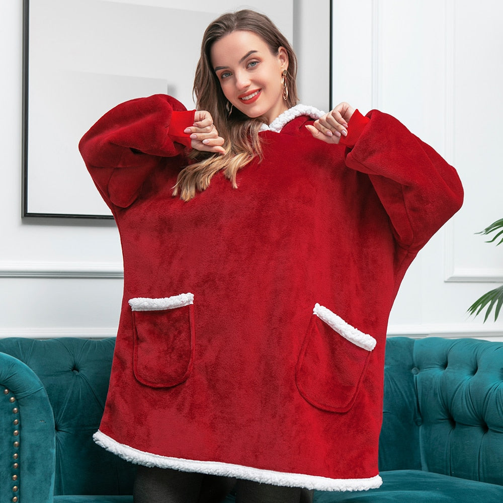 NOUVEAU RICHE Hoodie & Decke in Einem – Oversize Decke mit Ärmeln & Kapuze für Damen, Weicher Fleece mit Kängurutasche, 12 Farben – Luna