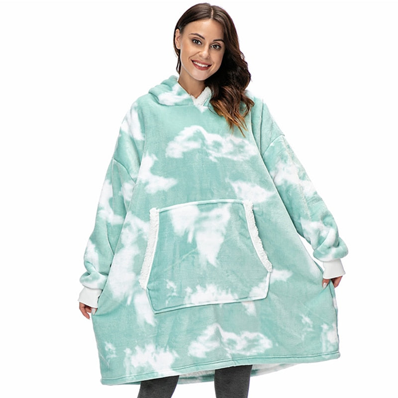 NOUVEAU RICHE Hoodie & Decke in Einem – Oversize Decke mit Ärmeln & Kapuze für Damen, Weicher Fleece mit Kängurutasche, 12 Farben – Luna