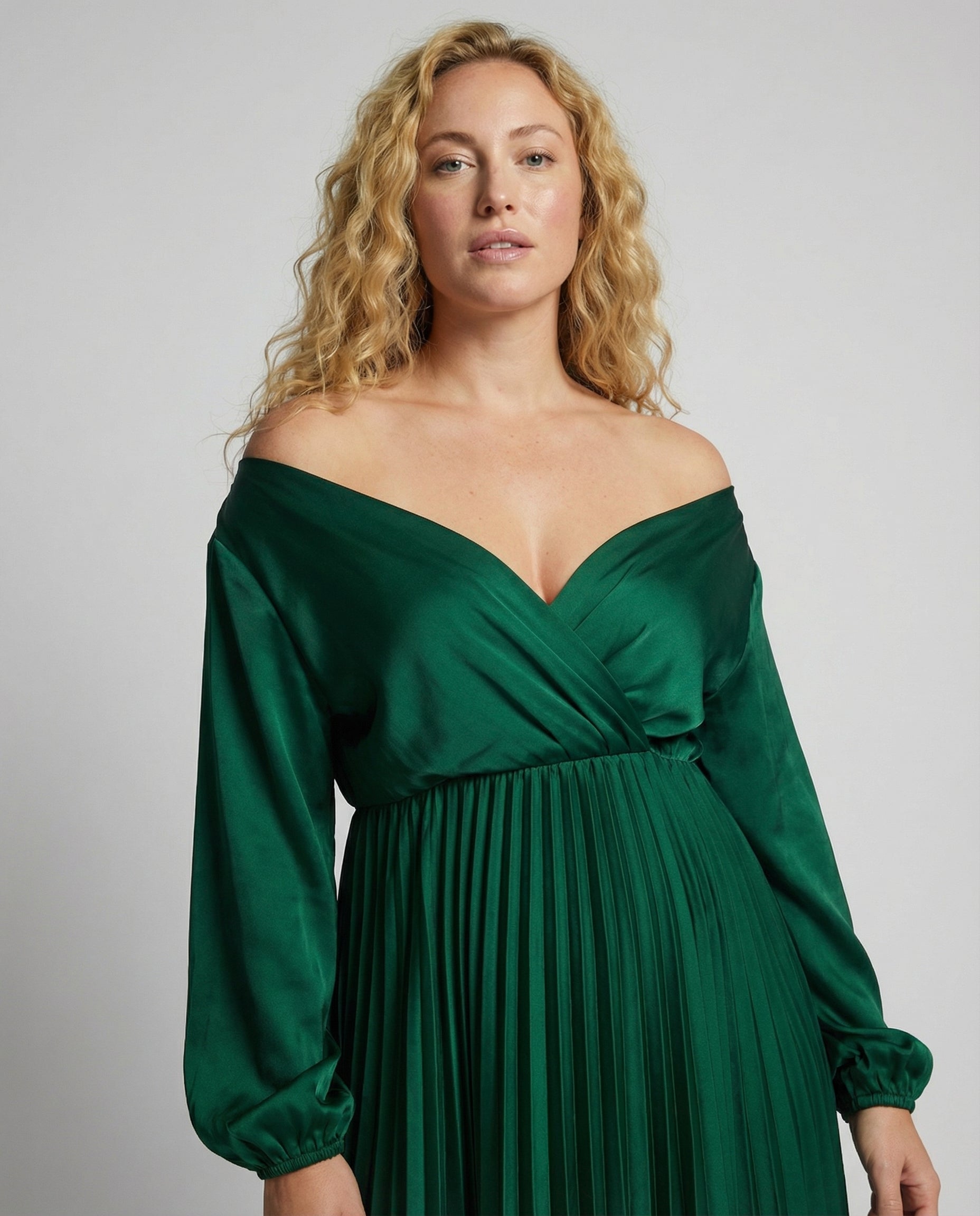 NOUVEAU RICHE Luma | Damen Umstandskleid – Plissiertes Maxidesign, Elegantes Cocktail-Styling & Komfort-Passform