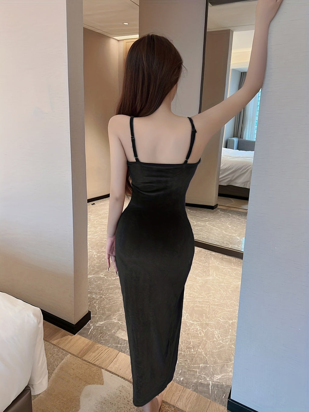 NOUVEAU RICHE Lyvanta | Damen Satin Abendkleid – Schlitzdetails & Zeitlose Eleganz - Cocktailkleid
