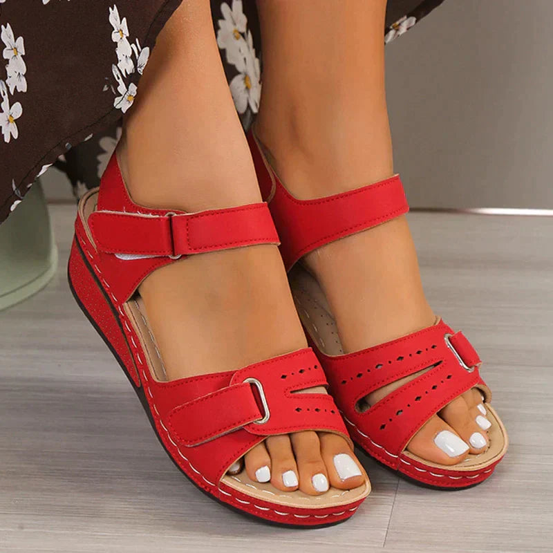 NOUVEAU RICHE Dôre | Damen Sandalen – Edles Gold-Finish, Filigranes Design & Luxuriöse Ausstrahlung Rot