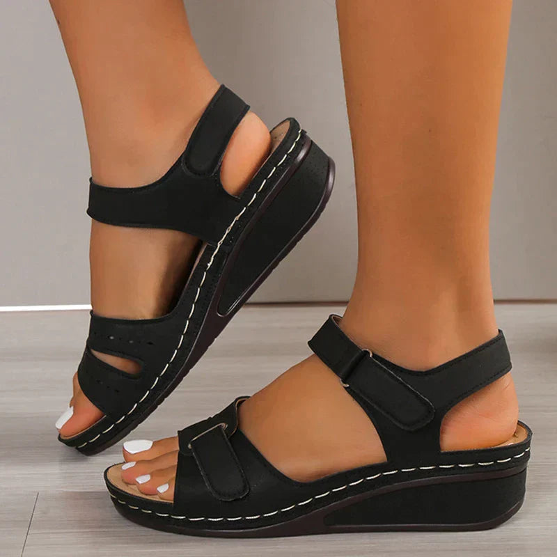 NOUVEAU RICHE Dôre | Damen Sandalen – Edles Gold-Finish, Filigranes Design & Luxuriöse Ausstrahlung Schwarz