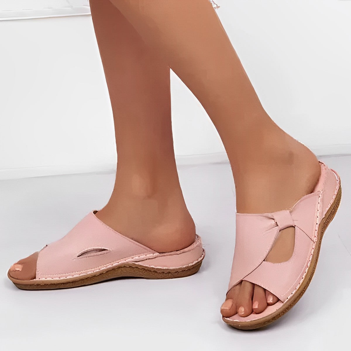 NOUVEAU RICHE Damen Sandalen aus veganem Leder – Klettverschluss & Mikrofaser-Fußbett Rosa